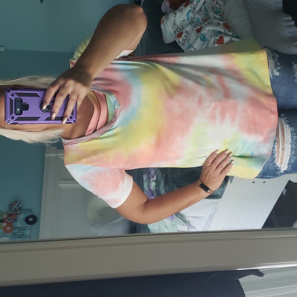 🛍 Tie dye top